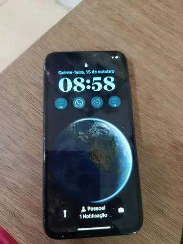 Vendo um iPhone XS, única dona, bem conservado