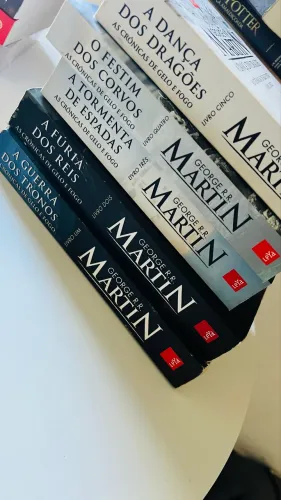 Coleção Crônicas de Gelo e Fogo - RRMARTIN