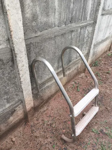 Escada de piscina 2 degraus 100 reais