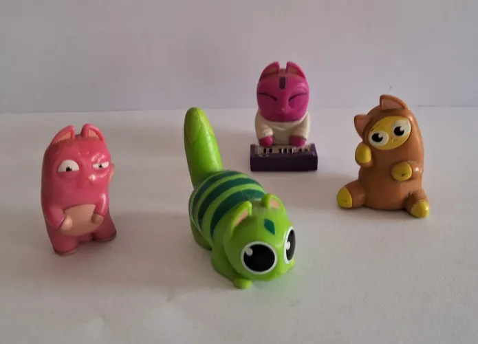 Lote com 4 Lost Kitties Hasbro exatamente como na foto