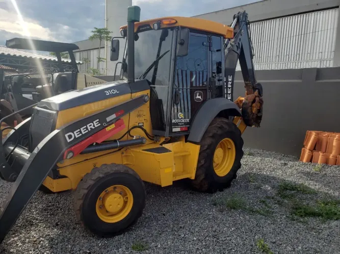 Retroescavadeira John Deere