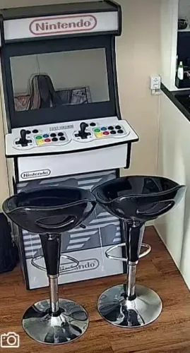 Banquetas zeradas duas por 200 reais
