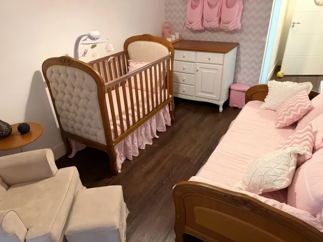Quarto de Bebê Provençal em madeira maciça
