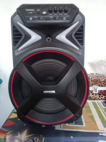 Vendo caixa de som via Bluetooth