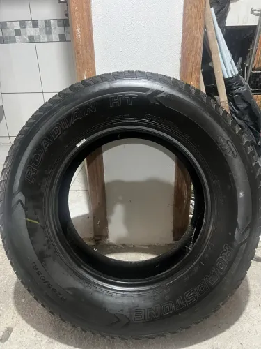 2 Pneus Roadian HT 265/65 R17 - usado- R$ 450 ca