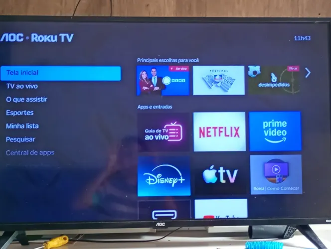 Vendo smart tv AOC roku 43polegadas funcionando perfeitamente 