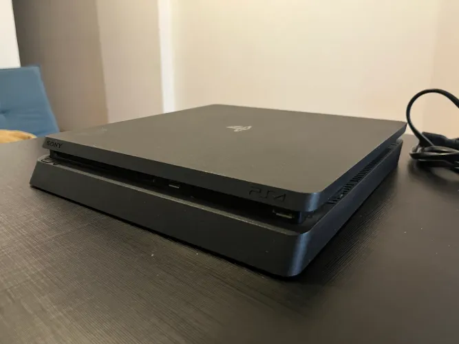 PS4 SLIM 1TB