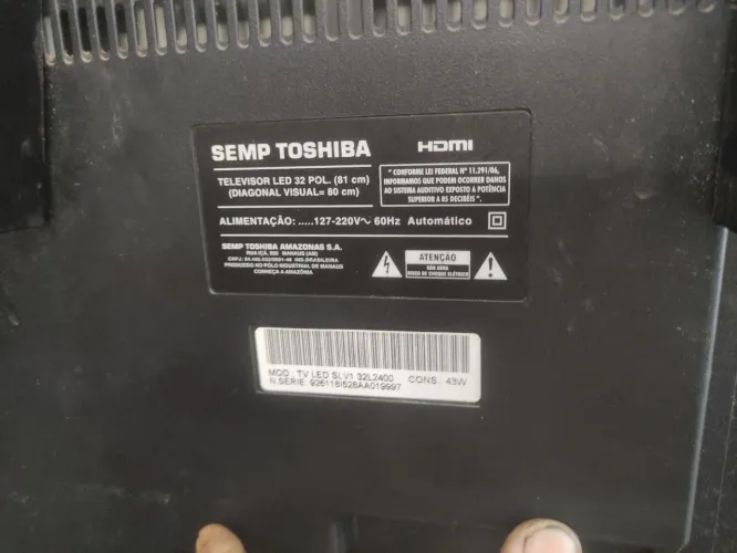 tv Toshiba com defeito na tela.
