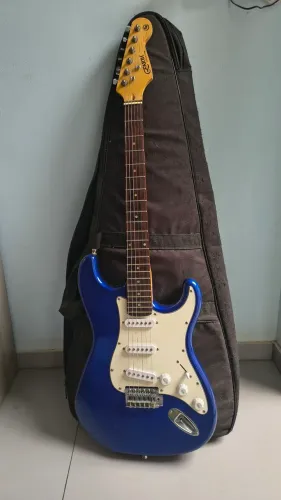 Guitarra Stratocaster Azul Metálico (Com Capa)
