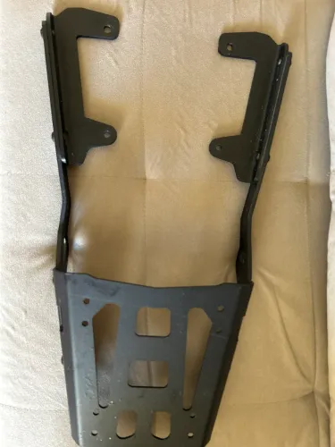 Suporte de aço para baú Yamaha MT07