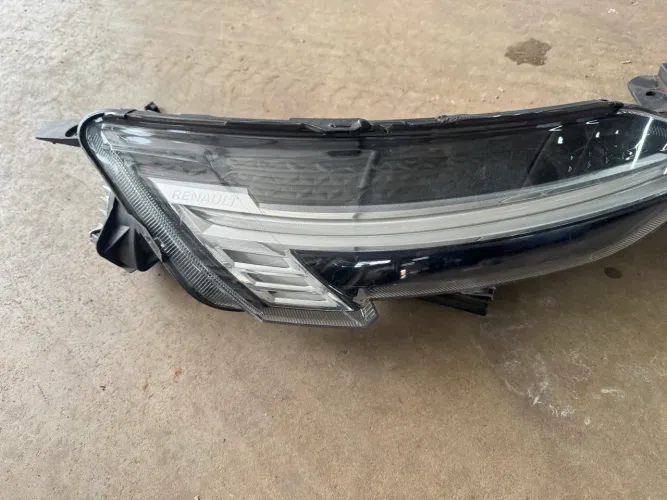 FAROL SUPERIOR DIREITO RENAULT KARDIAN 24/26