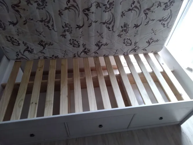 Cama solteiro com colchão 