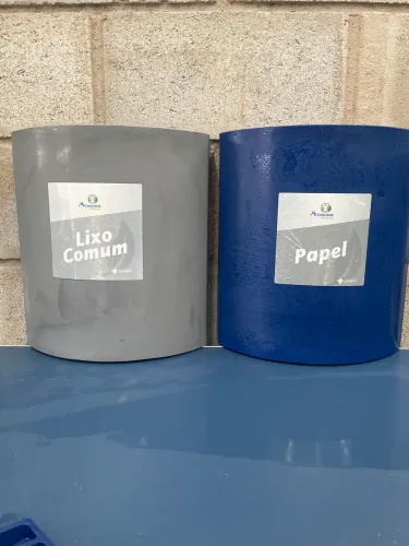 Lixeira de parede