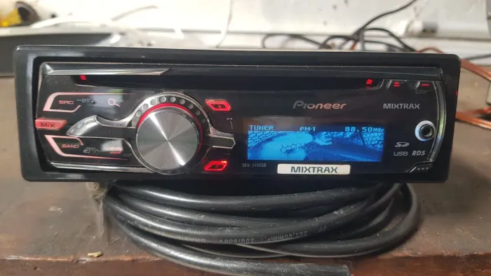 Pioneer Golfinho Pioneer USB e Cartão SD e saída pra Sub Subwoofer
