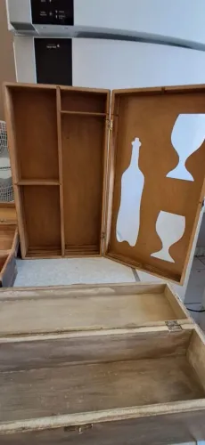 Caixas presenteaveis para vinhos em madeira e papelão 