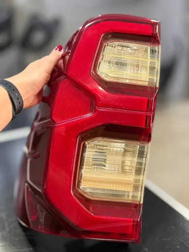 Lanterna Hilux usada lado esquerdo 2020 A 25