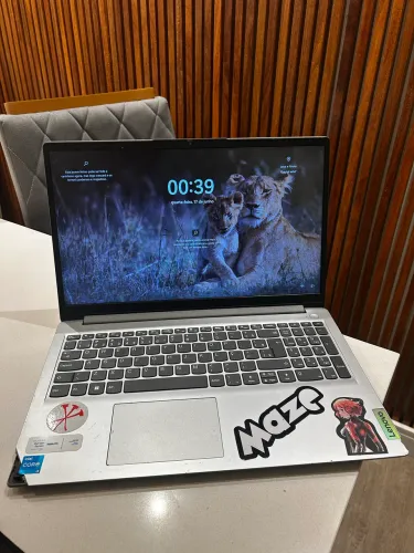 Notebook Lenovo IdeaPad i3-1215U 12ª Geração | 8GB + 256GB SSD