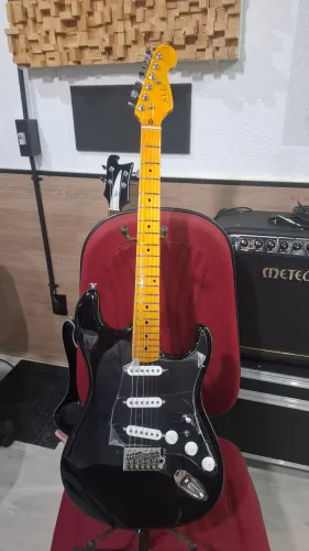 Vendo ou troco Guitarra Customizada por mim - padrão Fender David Guilmour