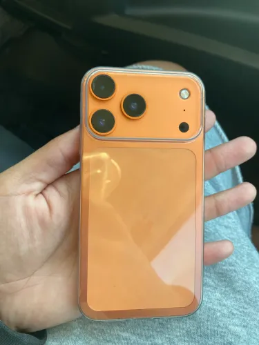 iPhone XR montado no 17 pro