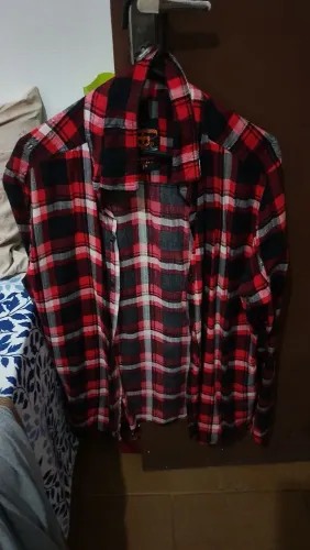Vende-se 03 camisas semi novas