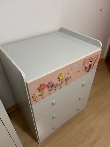 Cômoda menina