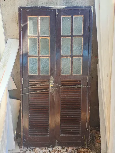 Porta de madeira jatobá $800 lagura 1m altura 2.10 só ligar *71 ou zap