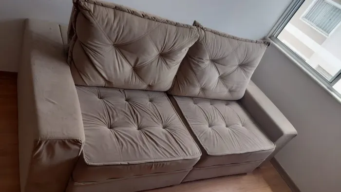 Vendo Sofá Retrátil e Reclinável 2 Lugares - Super Confortável (Cor Bege / Suede)