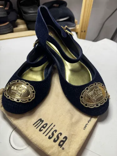 Sapatilha Veludo Melissa com coroa dourada (tamanho 37)