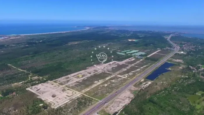 Excelente imóvel à venda no Condomínio Laguna Business Park na Praia do Sol em L