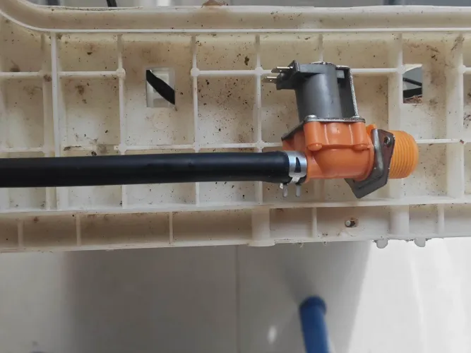 Válvula de entrada água quente Lava e seca Electrolux