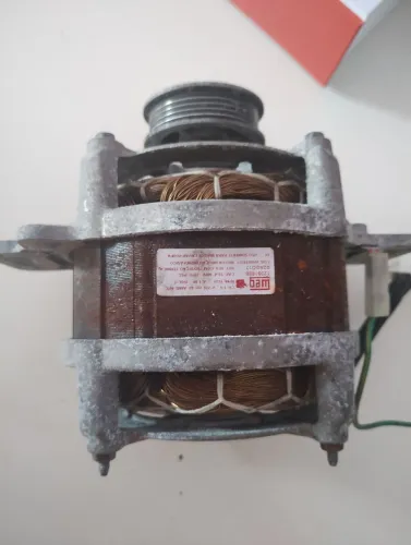 Motor maquinade lava pegando