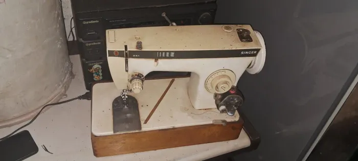 Máquina de costura vies modelo 241 singer