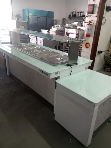 NZ. Buffet refrigerado 2 metros com apoio de pratos Gelopar Gelopar