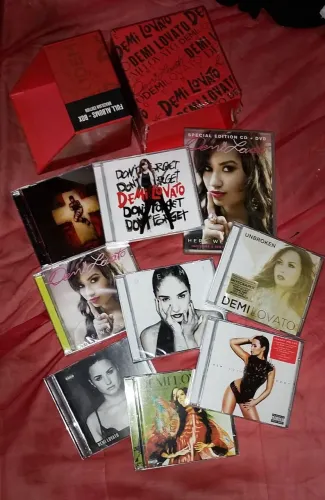 Cds Demi Lovato