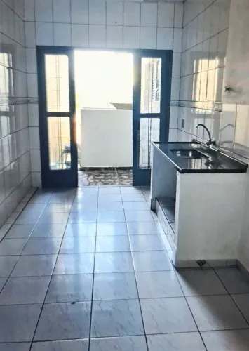 Aluga-se 2 cômodos leia a descrição