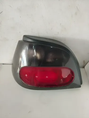 Lanterna Traseira Megane Hatch 1996 A 1999 Lado Esquerdo