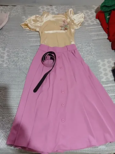 Conjunto de blusa e saia modi,usado pouquíssimas vezes.