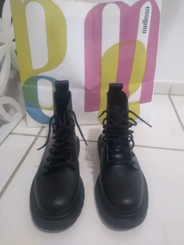 Bota feminina melissa excelente de R$365,00 por R$200,00