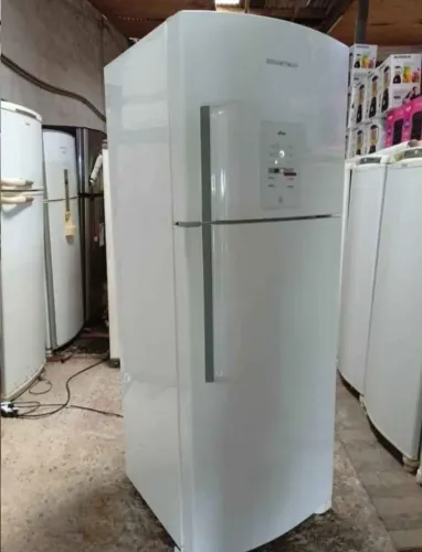 Geladeira Brastemp funcionando perfeitamente toda completinha gelado ?