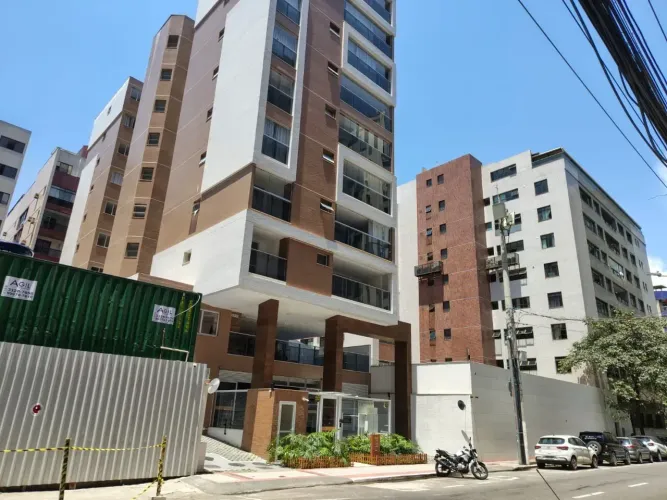 Imóvel para aluguel possui 174 metros quadrados com 4 quartos em Praia da Costa - Vila Vel
