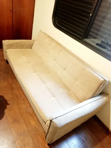Sofa que vira cama..( precisa trocar os pezinhos)