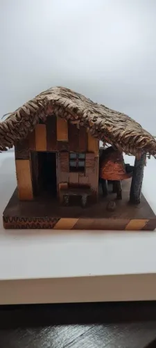Miniatura de casa rústica - 15 A X 20 L cm.