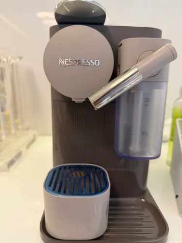 CAFETEIRA NESPRESSO LATISSIMA ONE