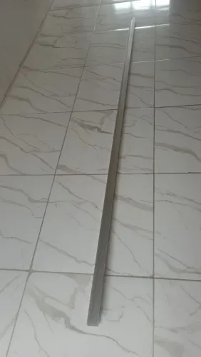 Perfil de alumínio lateral. 2,70 metros para placas solares. Tenho 6 dele 