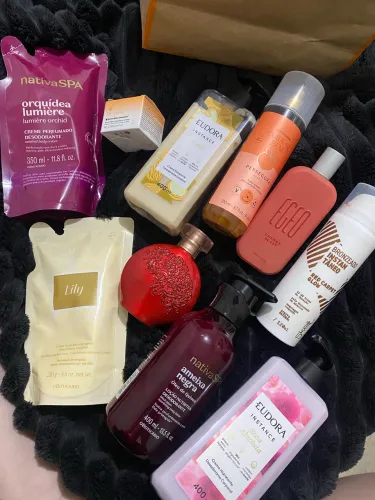 Bolsa com 10 produtos O Boticário/Eudora/Quem disse Berenice/Skelt