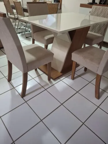 MESA DE JANTAR À VENDA ?