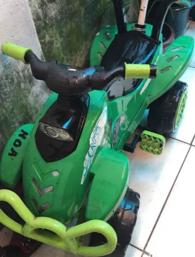 Vendo carrinho de criança de 2 a 3 anos