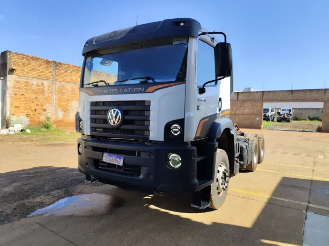 VW Cavalo mecânico 6X4 Cabine Leito 33.480 Baixo KM