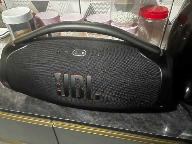 Caixa JBL bombomx3