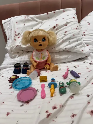 Baby alive comer e brincar + acessórios 